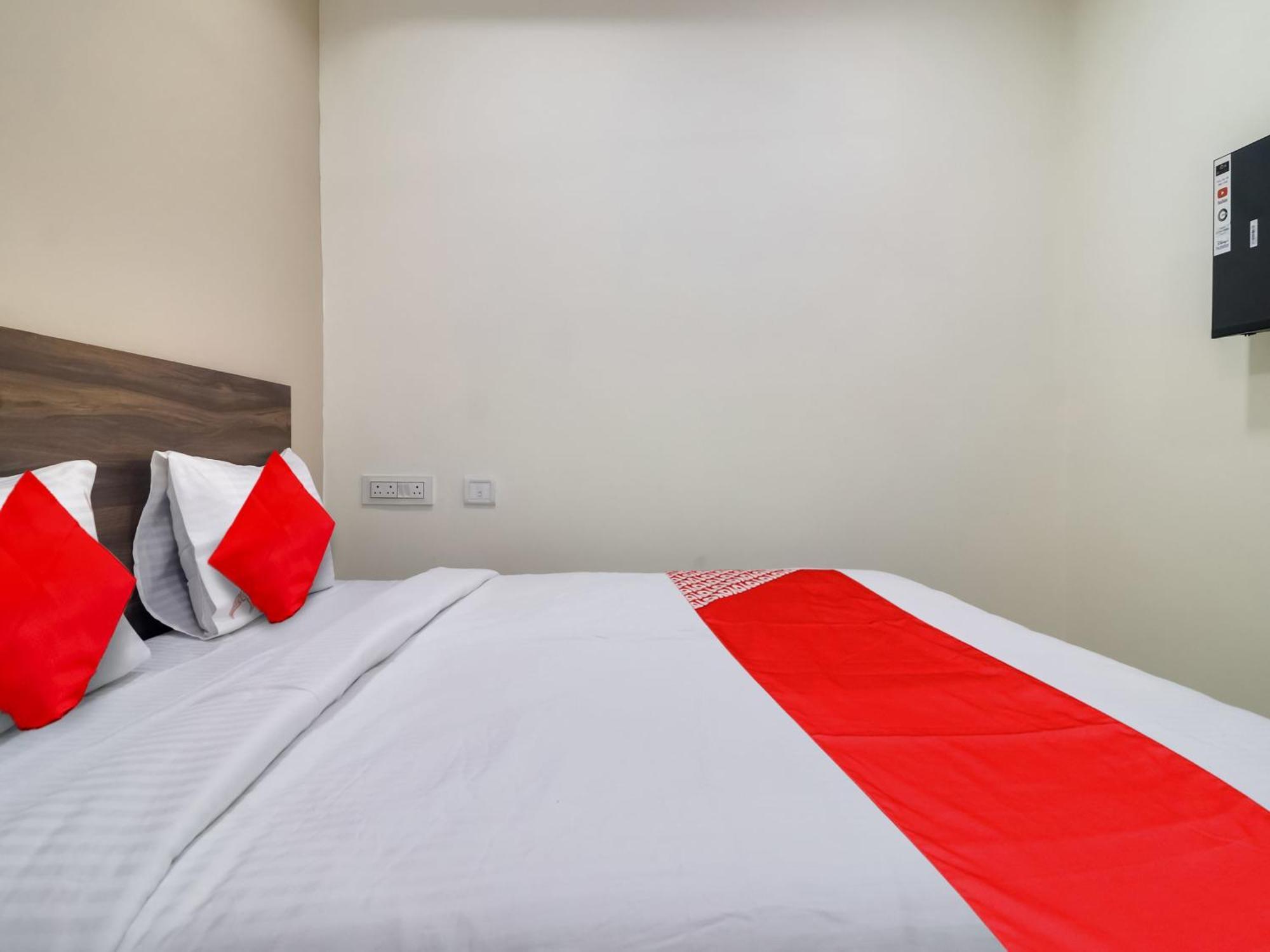 Hotel O Red Stone Hotels Haidarábád Kültér fotó